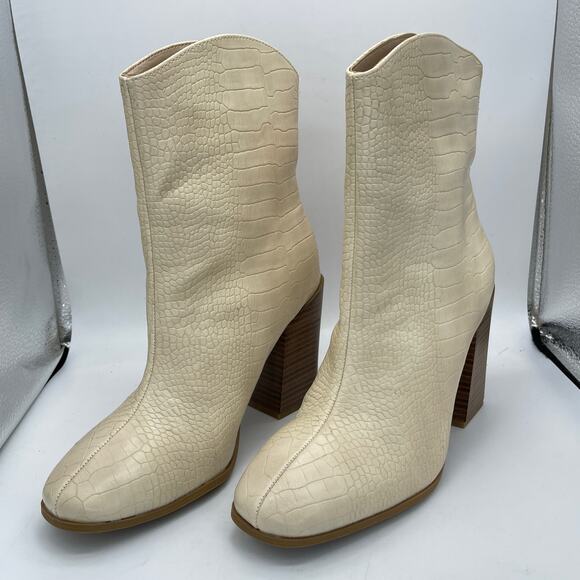 Journee Collection Womens Western Boots Size 7.5 Cowboy Ivory Ankle Boots New - Picture 3 of 14